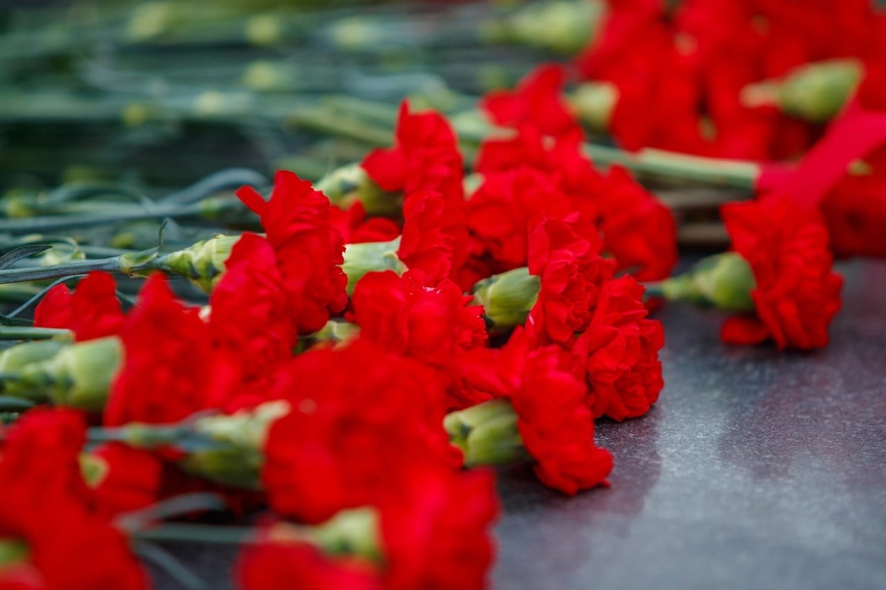 В Уфе появился стихийный мемориал в память о погибших в теракте в Crocus City Hall