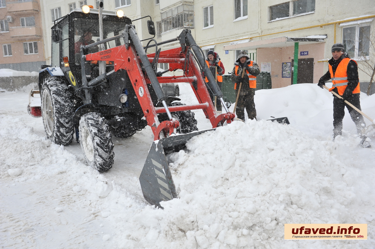 Ратмир Мавлиев раскритиковал чистку снега во дворах Уфы
