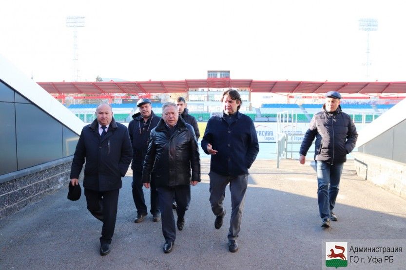 Ульфат Мустафин посетил стадион «Нефтяник»