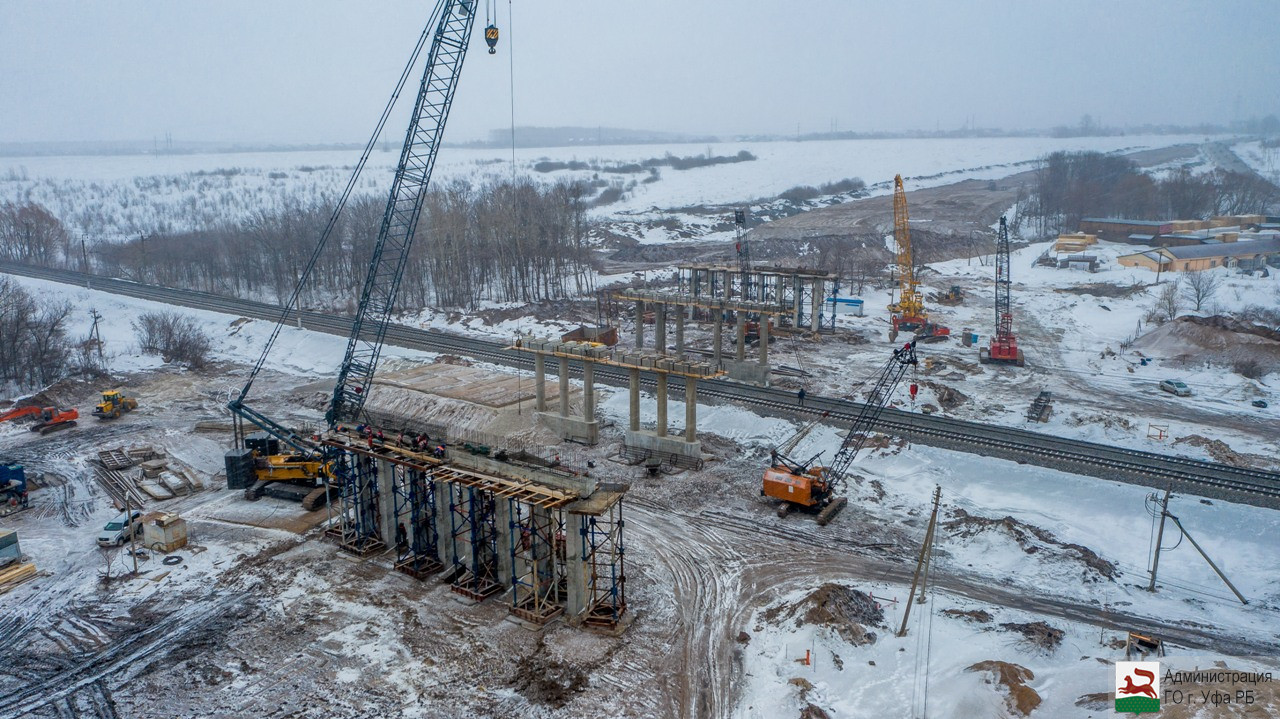 Строительство опор нового путепровода на Нагаевском шоссе завершается
