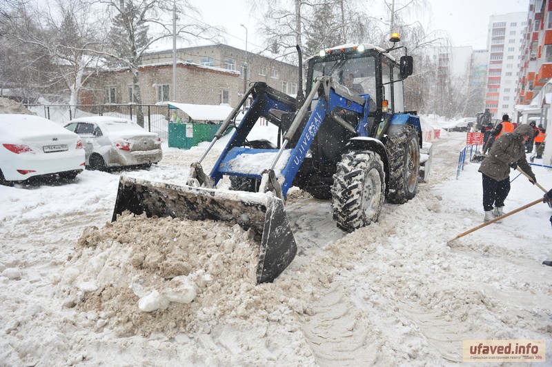 Мэр Уфы Ратмир Мавлиев раскритиковал работу по уборке снега