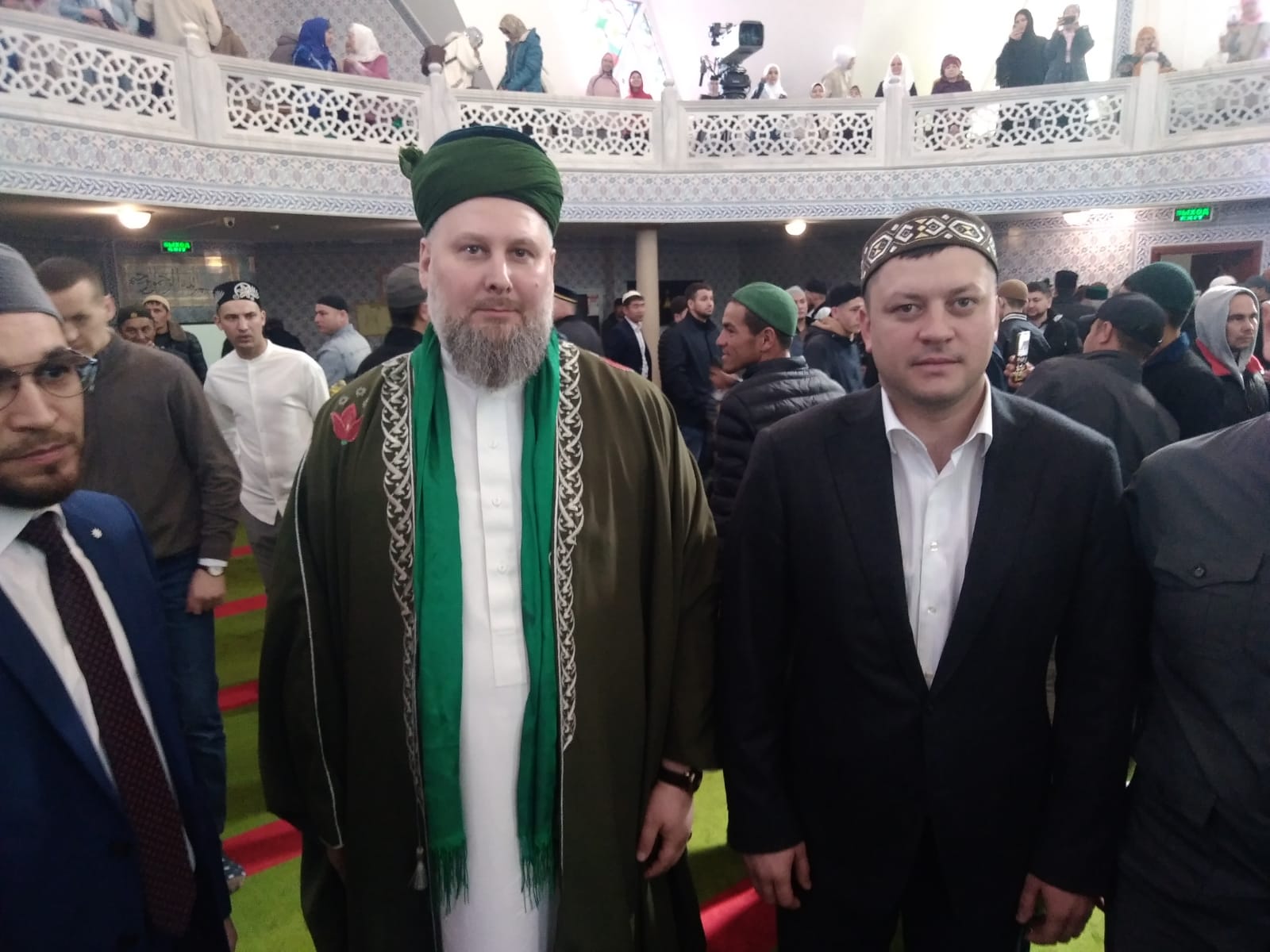 Мэр Уфы принял участие в праздничном намазе в мечети "Ляля-Тюльпан"