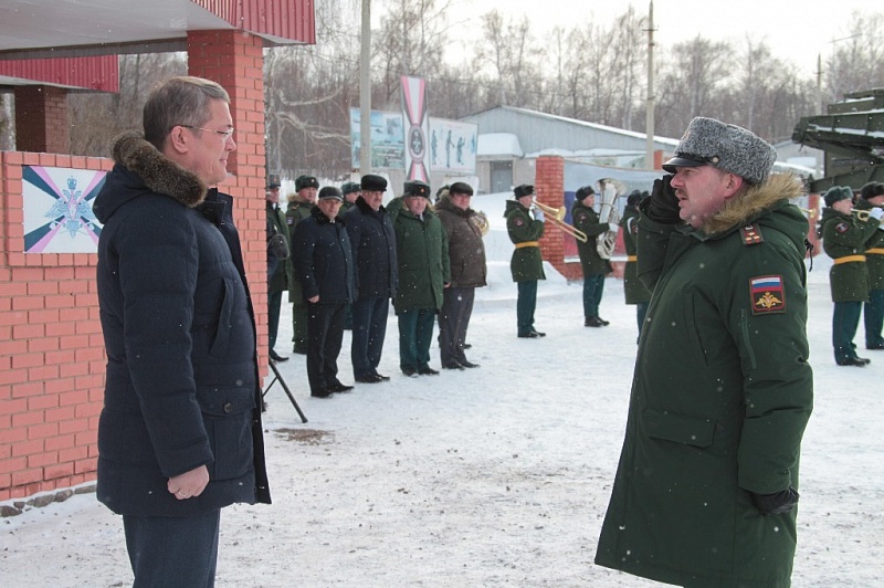 Радий Хабиров посетил войсковую часть в Алкино