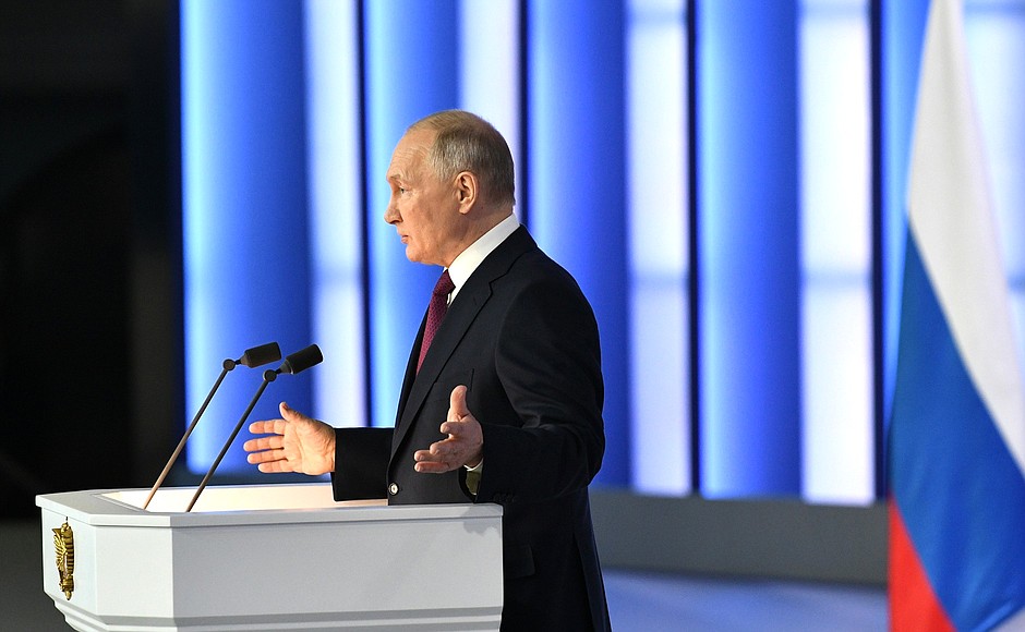 Лидеры мнений поделились впечатлениями от Послания Президента России Владимира Путина 