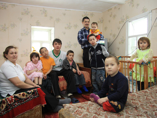Семьи с восемью детьми смогут получить 600 тысяч рублей