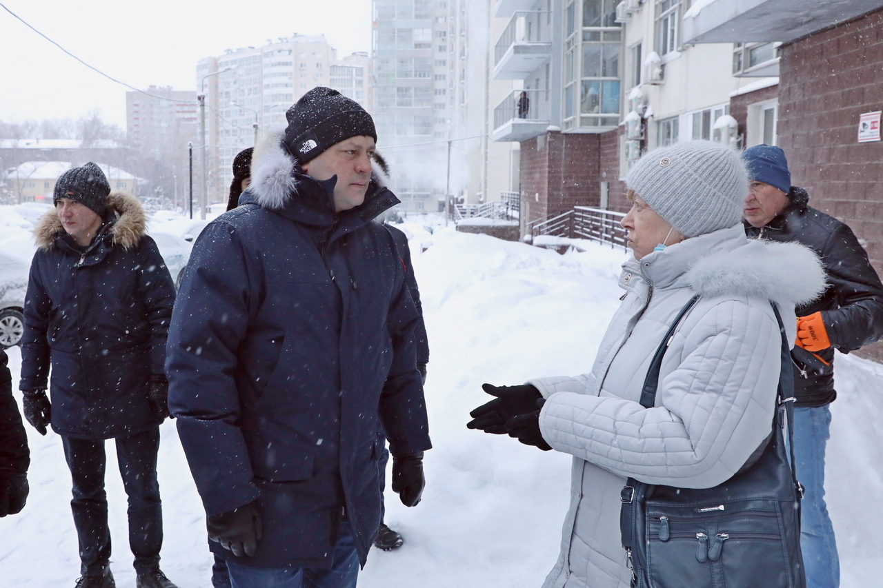 Мэр Уфы Ратмир Мавлиев проверил уборку снега еще в двух районах столицы