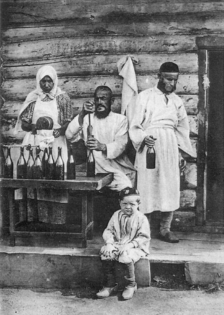 Башкирская семья. Приготовление кумыса.jpg