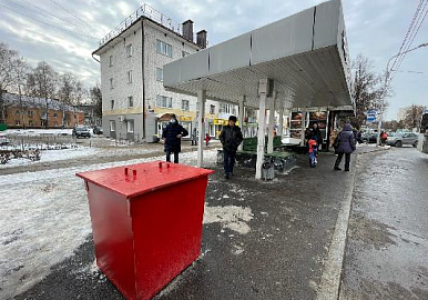 В Уфе на остановках общественного транспорта появились контейнеры с реагентами