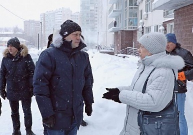 Мэр Уфы Ратмир Мавлиев проверил уборку снега еще в двух районах столицы