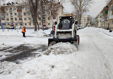 Уфимские дворы очищают от снега в усиленном режиме 