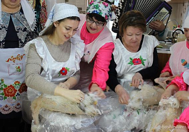 Первые леди Башкортостана ощипали гусей