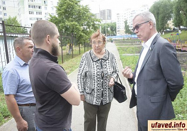 Депутат Курултая Салават Хусаинов проверил благоустройство дворов