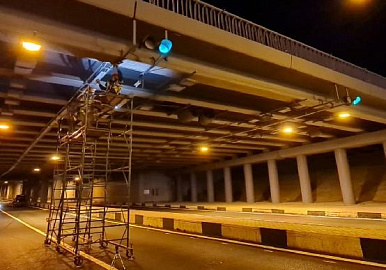 В тоннеле по проспекту Салавата Юлаева обновляют наружное освещение