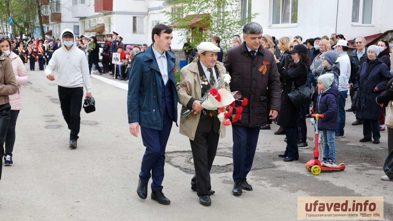 Уфимские кадеты прошли парадом у дома ветерана ВОВ