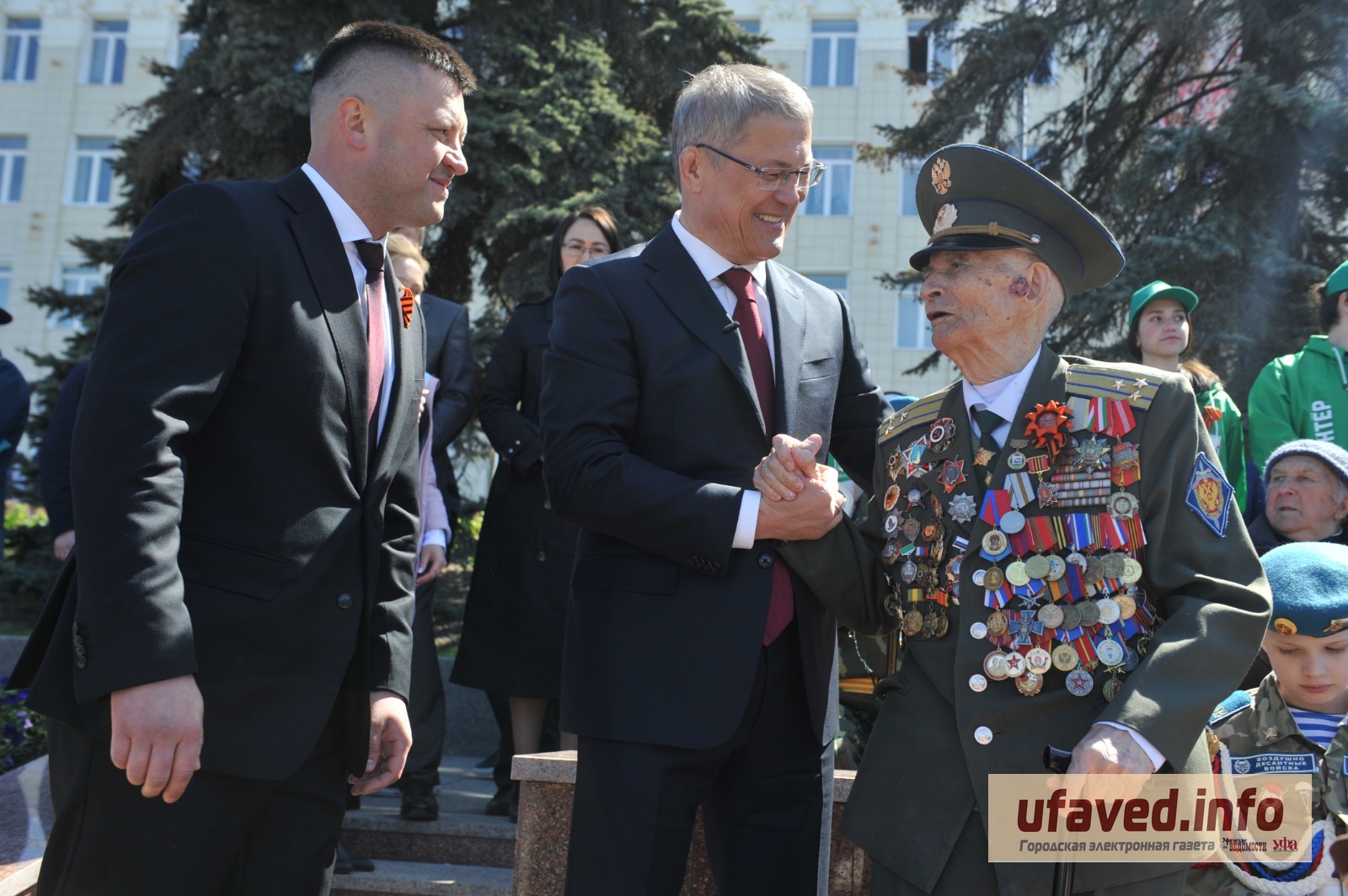 В Уфе идёт торжественный парад