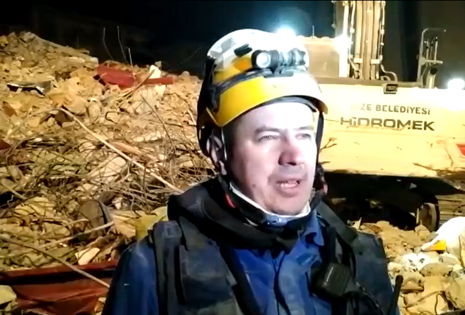 В Турции башкирские спасатели извлекли из-под завалов целую семью