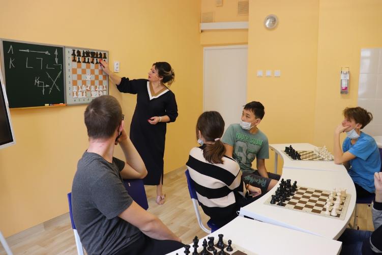 В Республиканской детской клинической больнице открылся шахматный класс