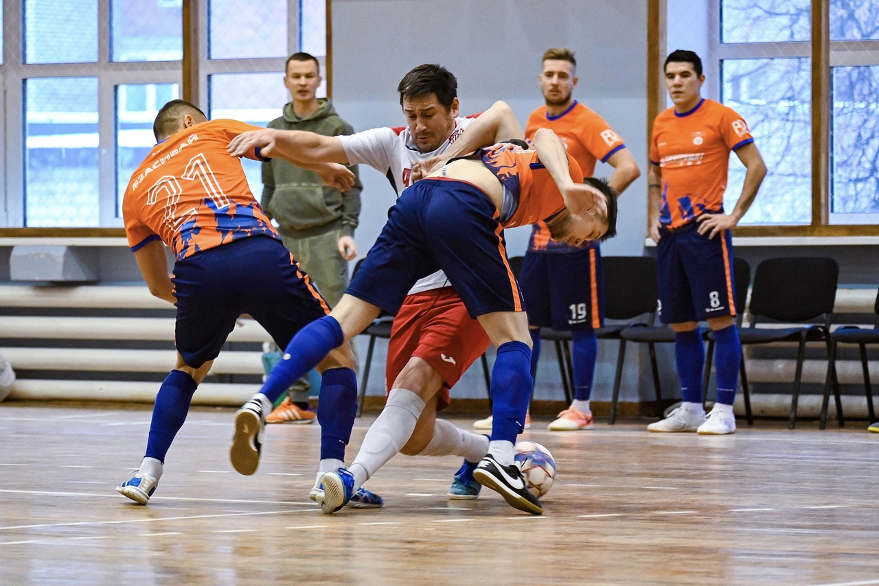 В чемпионате Башкирии по мини-футболу лидирует коллектив из Сибая