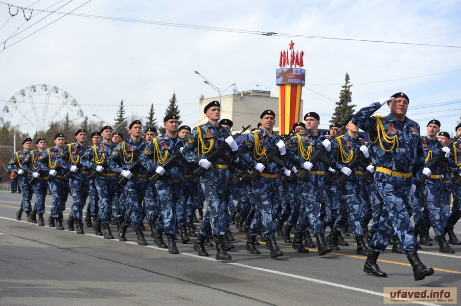 В праздничном параде в Уфе участвовали более 1500 военнослужащих