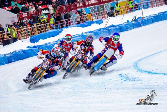 В Тольятти проходит 2-й этап Кубка России по ледовым мотогонкам