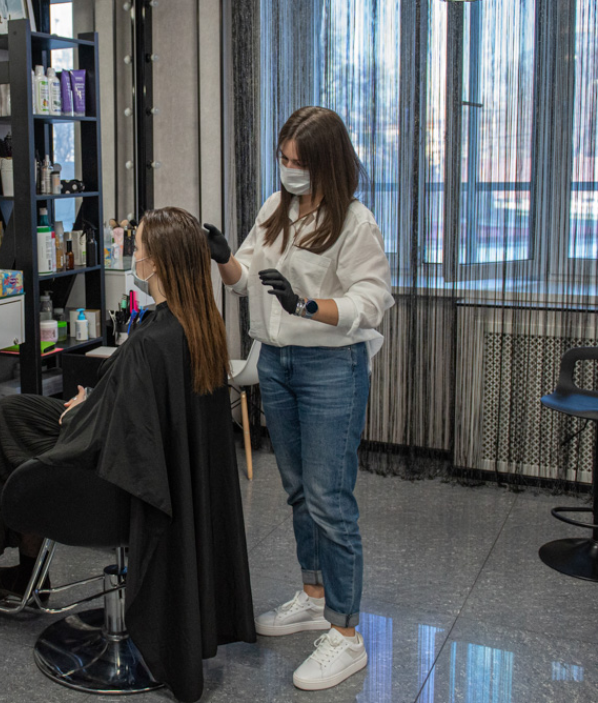 В Башкирии открылись парикмахерские и салоны оптики