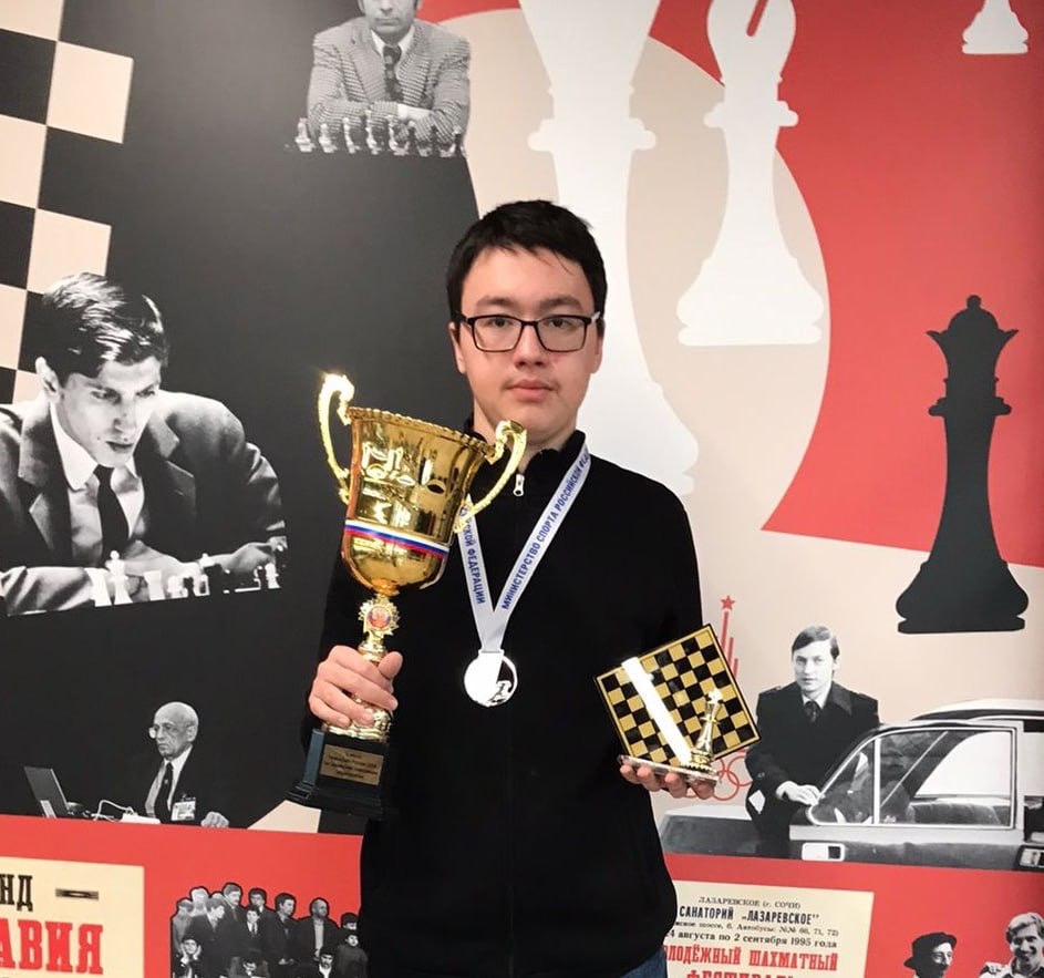 Урал Хасанов стал серебряным призером чемпионата России по решению шахматных задач