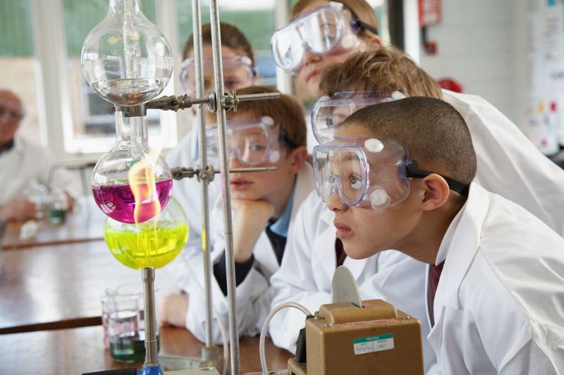 Пяти школам в республике бесплатно оснастят кабинеты химии
