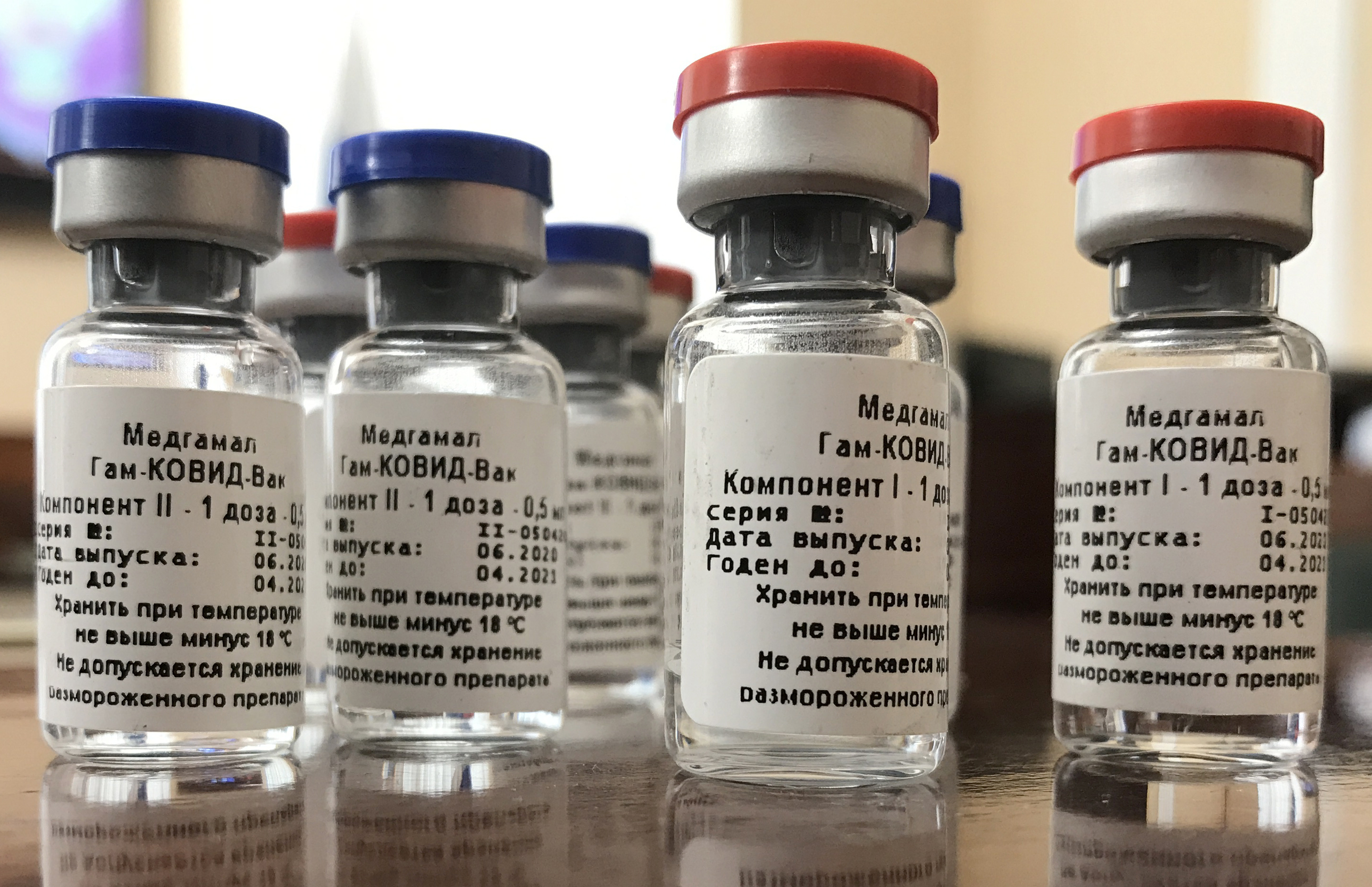 Эксперты заявили, что эффективность российской вакцины более 96%  