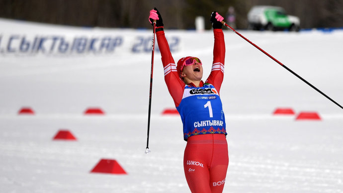 Наталья Непряева выиграла заключительную лыжную гонку на чемпионате России