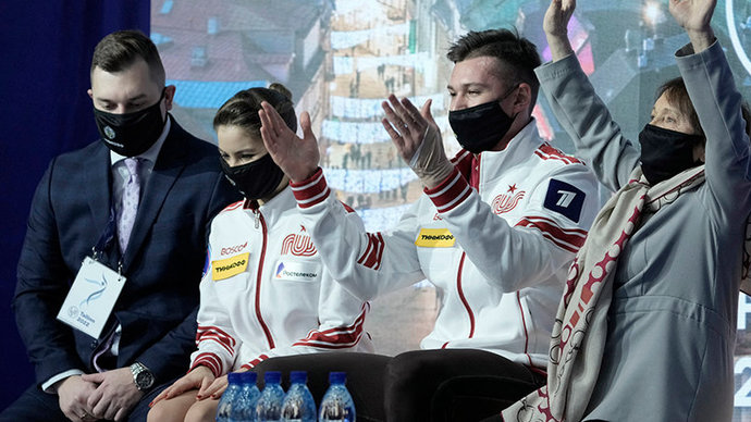 Российские пары выиграли короткую программу на чемпионате Европы по фигурному катанию
