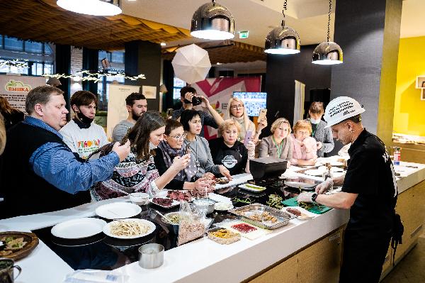 На 5-часовом кулинарном марафоне в Уфе приготовили более 100 блюд кухни народов России
