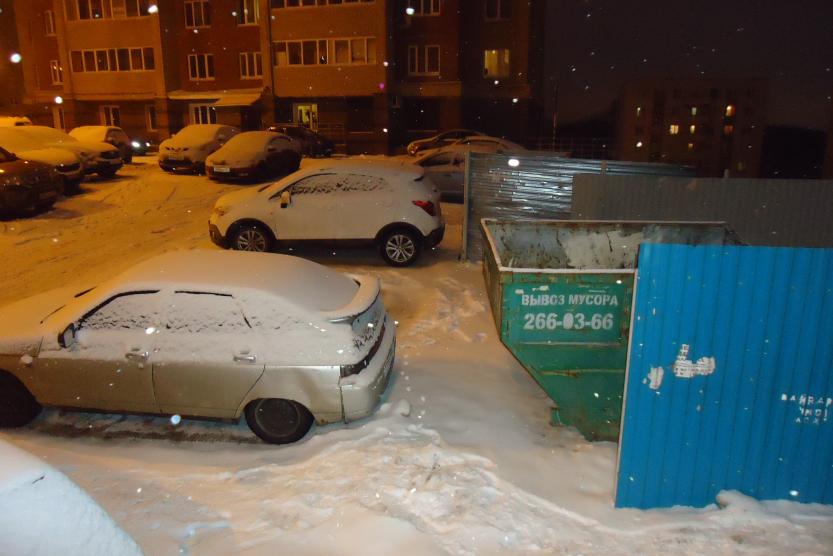 В Уфе оштрафовали автовладельцев, паркующихся у мусорных баков