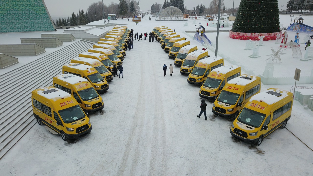 В школьные автопарки Башкирии передали 115 автобусов