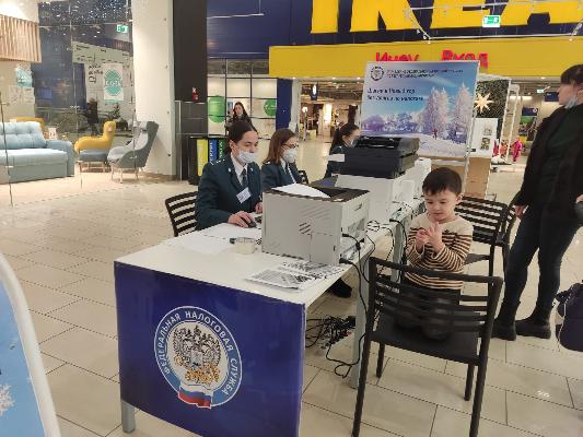 В торговых центрах Уфы работают мобильные офисы налоговой службы