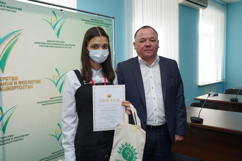 Урал Искандаров встретился с победителями конкурса «Человек на Земле»