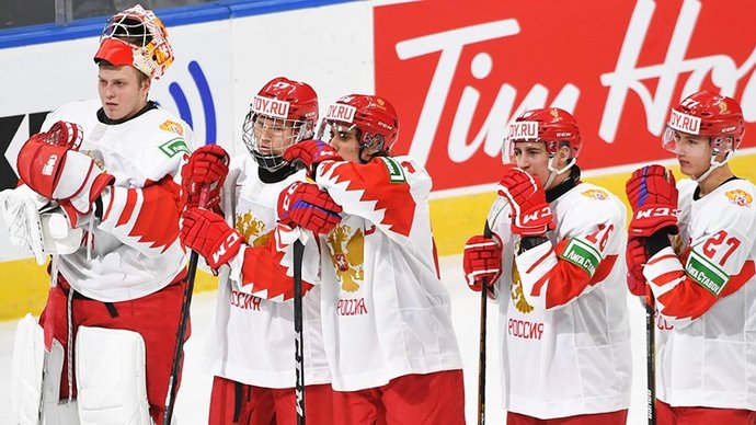 Молодежную сборную России по хоккею не пустили в самолет 