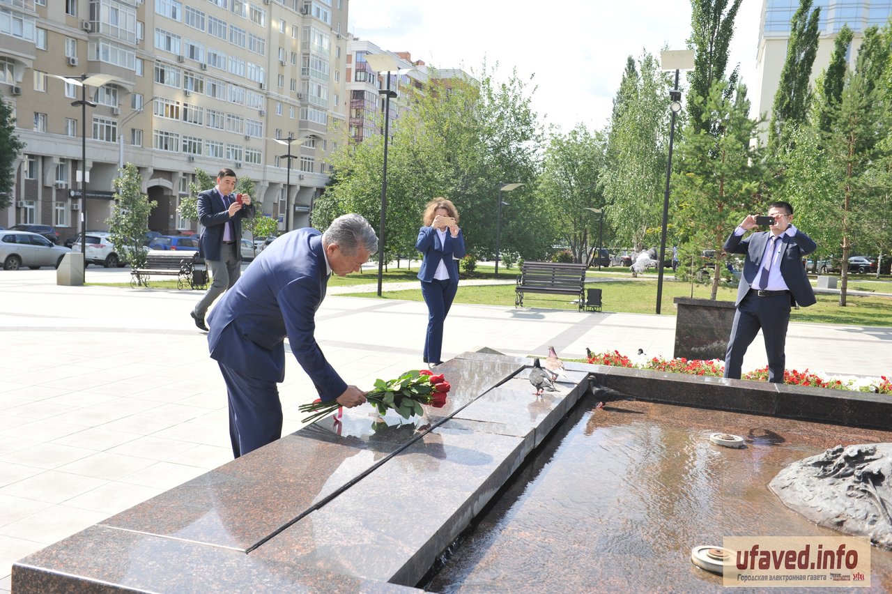 Кыргызстан почтил память поэта