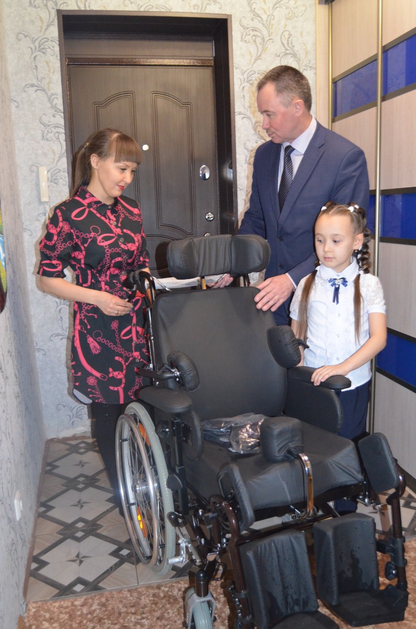 15-летний туймазинец получил от Радия Хабирова новую инвалидную коляску