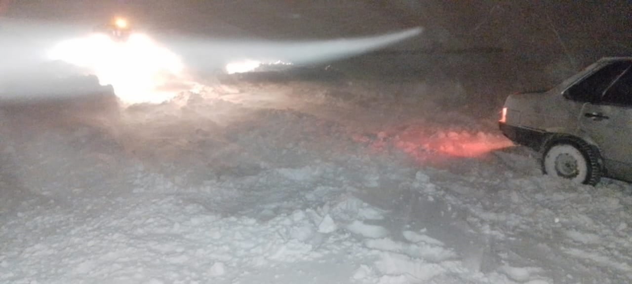 МЧС Башкирии спасли из снежного плена водителей и пассажиров шести машин