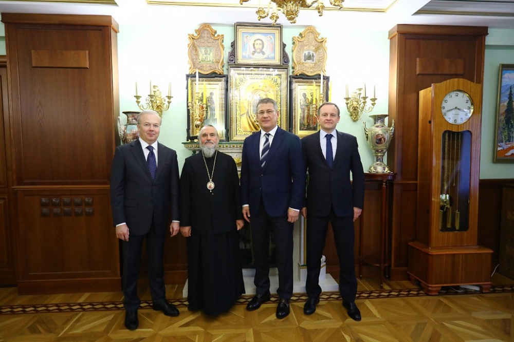 Радий Хабиров поздравил митрополита Уфимского и Стерлитамакского Никона с 70-летием