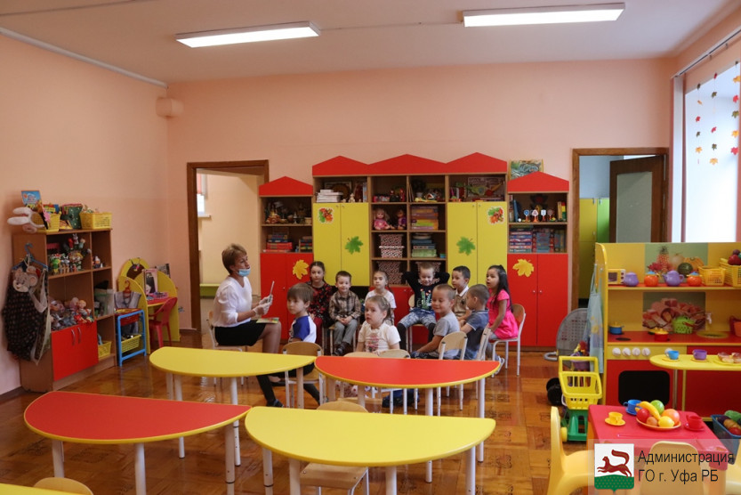 Мэр Уфы поздравил воспитателей детского сада №322 с профессиональным праздником 