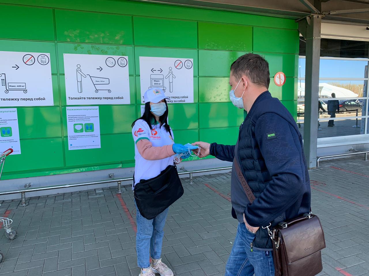 В Башкирии волонтеры раздают медицинские маски бесплатно