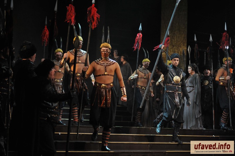 На сцене Большого театра в Москве состоялся показ оперы "Атилла"