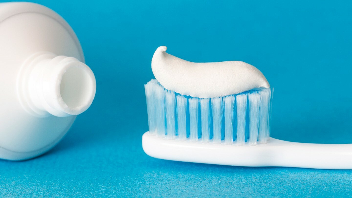 10 необычных способов использования зубной пасты