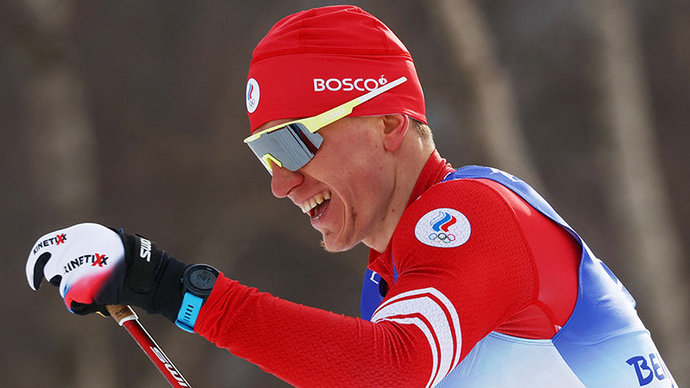 Александр Большунов завоевал серебряную медаль в гонке на 15 км