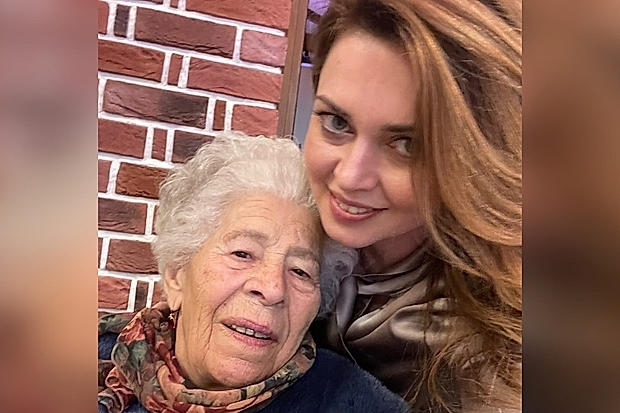 Супруга Радия Хабирова поделилась в соцсетях фотографией с бабушкой