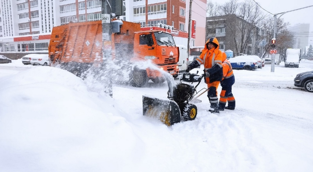 Сегодня из Уфы вывезли более 16 тысяч кубометров снега