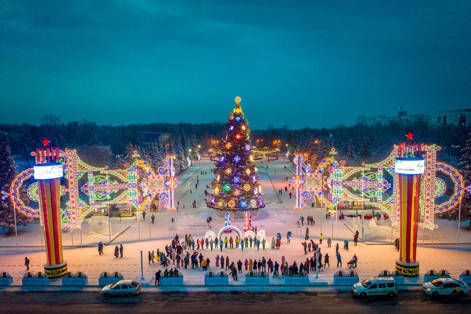 В Уфе стоит самая высокая новогодняя елка в России