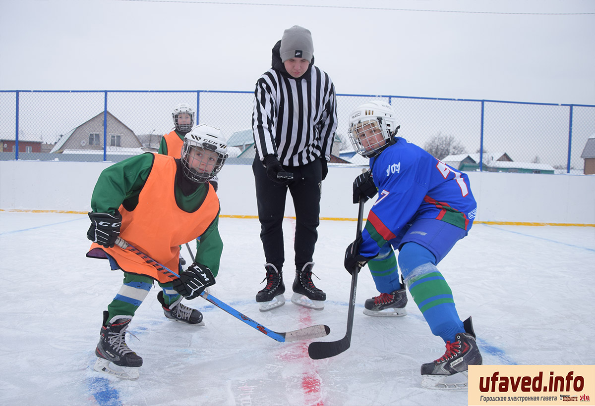 В уфимской Нижегородке открыли обновленную хоккейную коробку