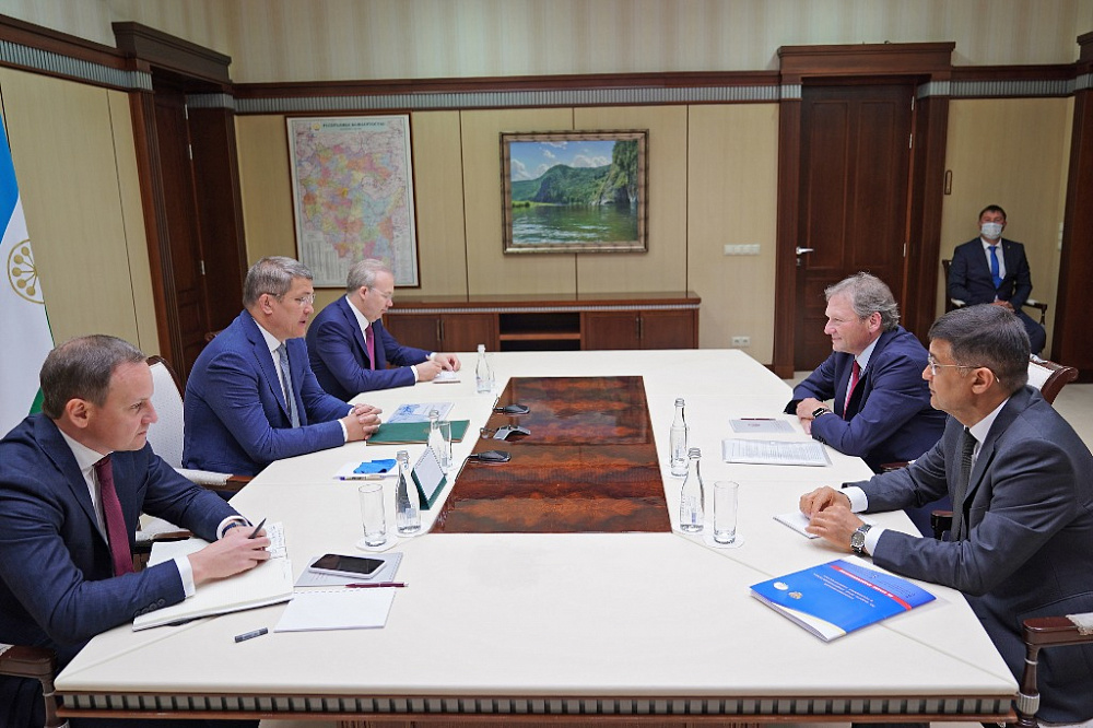 Радий Хабиров и Борис Титов обсудили вопросы поддержки и развития малого и среднего бизнеса в регионе